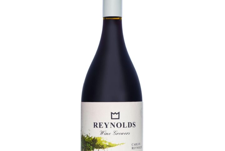 Carlos Reynolds Tinto, czerwone wytrawne wino, full-body red wine, dobrze zbudowane wino, wino Alentejo VR, Reynolds Wine Growers, Alto Alentejo, Alentejo, Portugalia, portugalskie wino czerwone, Alicante Bouschet, Trincadeira, Tinta Amarela, Syrah, nuty czarnej porzeczki, dojrzała śliwka i wiśnia, korzenne przyprawy, aksamitne taniny, ręczny zbiór winogron, 12-miesięczne starzenie w dębie francuskim , minimalna filtracja, wino wegańskie, wino do steka, wino do jagnięciny, wino do makaronów w sosie pomidorowym ,wino do serów dojrzewających, codzienne wino z charakterem, wino na prezent, wino na elegancką kolację, wino na spotkanie z przyjaciółmi, kup Carlos Reynolds Tinto online , Carlos Reynolds Tinto cena i opinie, gdzie kupić Carlos Reynolds Tinto , najlepsze wino Alentejo VR,