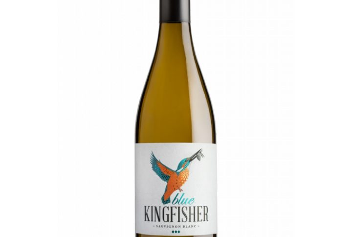 Kingfisher Sauvignon Blanc, wino, Sauvignon Blanc , białe wytrawne wino, lekkie białe wino, rześkie wino, Nowa Zelandia, Sauvignon z Nowej Zelandii, Nowozelandzkie Sauvignon Blanc, Nowozelandzkie wino, Marlborough, wino z Marlborough, nuty cytrusowe, limonka i cytryna, tropikalne owoce, agrest, morska mineralność, świeża kwasowość, wino wegańskie, wino do owoców morza, wino do sushi, wino do sashimi, wino do sałatek, wino do kuchni azjatyckiej, wino na lato, wino na aperitif, aperitif, wino na garden party, wino na brunch, wino na spotkanie z przyjaciółmi, Kingfisher Sauvignon Blanc Marlborough, kup Kingfisher Sauvignon Blanc online, świeże Sauvignon Blanc z Nowej Zelandii, najlepsze wino Marlborough do sushi, rześkie wegańskie wino białe