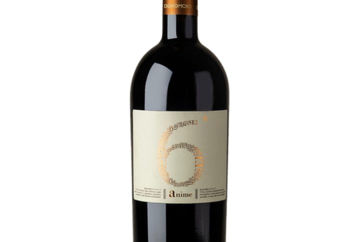 SEI '6' ANIME, SEI 6 Anime. SEI Anime wine. włoskie wino czerwone. wino z Włoch. wino premium Italia. nowoczesne włoskie wino. wino 14%. wino 0, 75l. limitowana edycja wina. wino kolekcjonerskie. wino do kolacji. wino do czerwonych mięs. intensywne czerwone wino. wino o pełnym ciele. wino wyraziste. wino aromatyczne. wino na prezent. wino designerskie. wino etykieta anime. wino dla konesera. wino włoskie czerwone premium. wino o wysokiej zawartości alkoholu. wino eleganckie. wino unikatowe. wino z charakterem. wino butikowe.