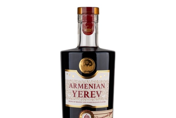 ARMENIAN YEREV POMEGRANATE BRANDY – granatowa duma Armenii. brandy z granatu – intensywny, owocowy charakter. armeńska brandy – tradycja i rzemiosło Kaukazu. owocowa brandy – słodko-owocowy profil smakowy. granatowa brandy – głęboki kolor i egzotyczny aromat. premium brandy – wysoka jakość i elegancja. alkohol z Armenii – specjał z Armenii o orientalnym charakterze. destylat z granatu – granatowy destylat o intensywnym smaku. orientalna brandy – egzotyczne nuty i bogaty bukiet. brandy 35% w butelce brandy 0, 5l – idealna do degustacji.