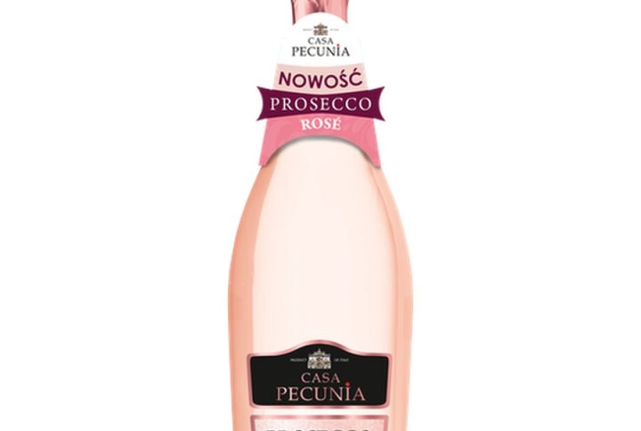 CASA PECUNIA PROSECCO ROSE, prosecco rosé – modny, różowy styl prosecco z delikatną owocowością. prosecco rose spumante – musujące, eleganckie i pełne energii. prosecco włoskie – klasyka z włoskich winnic w nowoczesnym wydaniu. prosecco różowe – efektowny kolor i lekki, przyjemny smak. wino musujące różowe – idealne na aperitif i do lekkich dań. spumante rosé – finezyjne bąbelki i świeży charakter. prosecco casa pecunia – elegancja i jakość w każdej kropli. prosecco doc – gwarancja pochodzenia i stylu. różowe wino musujące – świetne na spotkania i świętowanie. wino na aperitif – lekkość i świeżość na dobry początek wieczoru. delikatne bąbelki – przyjemna, kremowa tekstura. owocowe prosecco – truskawki, maliny, czerwone owoce. prosecco o aromacie truskawek – kuszący, letni profil. prosecco o aromacie malin – świeże, czerwone owoce w kieliszku. prosecco półwytrawne – idealny balans między słodyczą a świeżością. wino na prezent – elegancki wybór na każdą okazję. prosecco na imprezę – lekkie, radosne, towarzyskie. prosecco 0, 75l – klasyczna butelka na wspólne chwile. prosecco 11% – przyjemna, umiarkowana moc. wino z włoch – włoski styl życia w kieliszku. prosecco eleganckie – stylowe, nowoczesne, efektowne. różowe bąbelki – wizualna i smakowa przyjemność. wino lekkie i świeże – idealne na każdą porę roku. prosecco do koktajli – świetna baza do kreatywnych drinków. prosecco premium – wysoka jakość i dopracowany styl. prosecco do spritz rosé – idealne do modnych, różowych koktajli.