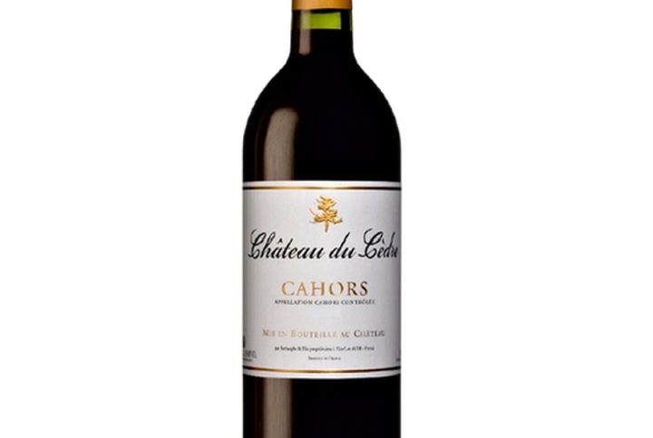 chateau du cedre cahors – klasyka apelacji w nowoczesnym wydaniu, chateau du cedre – renomowany producent z Cahors, wino cahors – głębokie, strukturalne, z potencjałem dojrzewania, cahors aoc – gwarancja pochodzenia i jakości, malbec cahors – esencja malbeka ze Starego Świata, malbec france – francuska interpretacja szczepu znanego z Argentyny, full-bodied red wine – pełne, treściwe, nasycone czerwone wino, wino wytrawne czerwone – bezkompromisowo wytrawny styl, cahors malbec – klasyczny kupaż regionu oparty na malbeku, french malbec wine – elegancja i struktura zamiast przesadnej słodyczy, terroir cahors – wapienne i gliniaste gleby nadające charakter, wino do czerwonych mięs – idealne do wołowiny, jagnięciny i dziczyzny, wino do steków – stworzone do soczystych, grillowanych mięs, aromatyczne czerwone wino – bogaty bukiet ciemnych owoców i przypraw, wino o wysokiej taniczności – mocna, ale szlachetna struktura, wino z południowo-zachodniej francji – autentyczny smak regionu, rich tannins wine – wino z bogatymi, dojrzałymi taninami, dark fruit wine – dominacja aromatów jeżyn, śliwek i czarnych porzeczek, wino premium czerwone – wyższa półka jakościowa, wino na prezent – elegancki wybór na specjalne okazje, wino z charakterem – wyraziste, zapadające w pamięć, intensywne czerwone wino – skoncentrowane i pełne mocy, malbec old world – klasyczna, europejska interpretacja szczepu, classic cahors wine – kwintesencja stylu regionu,