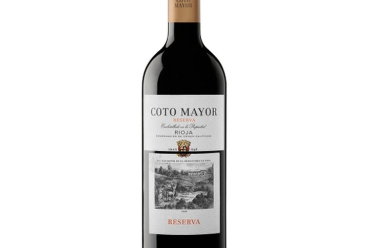 Czerwone wino Coto Mayor Reserva, coto mayor reserva – klasyczna rioja o eleganckim charakterze. hiszpańskie czerwone wino – pełne, wytrawne, stworzone do jedzenia. reserva rioja – wino starzone w dębowych beczkach. wino dojrzewające w beczce – aromaty wanilii, dębu i przypraw. aromaty wanilii i dębu – znak rozpoznawczy klasycznej Riojy. wytrawne czerwone wino – idealne do mięs i serów. klasyczna rioja – połączenie owocu, beczki i elegancji. wino na prezent – elegancki wybór na każdą okazję. wino z Hiszpanii – tradycja i jakość w jednym. pełne i eleganckie – zbalansowane taniny, długi finisz. wino do mięs – idealne do wołowiny, jagnięciny i dań z grilla. wino starzone – dojrzewanie w beczce i butelce. hiszpańska reserva – styl, który zachwyca koneserów. wino premium – świetny stosunek jakości do ceny. bogaty aromat – owoce, wanilia, przyprawy, dąb. zbalansowane taniny – aksamitna struktura bez szorstkości. wino na kolację – idealne do wspólnych posiłków. wino do dojrzewanych serów – doskonały partner dla intensywnych serów. wino czerwone 13, 5% – harmonijnie zbudowane, o odpowiedniej mocy. wino 0, 75l – klasyczna butelka na każdą okazję. długi finisz – smak pozostaje na podniebieniu przez długi czas. wino o głębokim smaku – wielowarstwowe, złożone, zapadające w pamięć. wino z charakterem – wyraziste, ale harmonijne. wino na specjalne okazje – elegancki wybór na ważne momenty.
