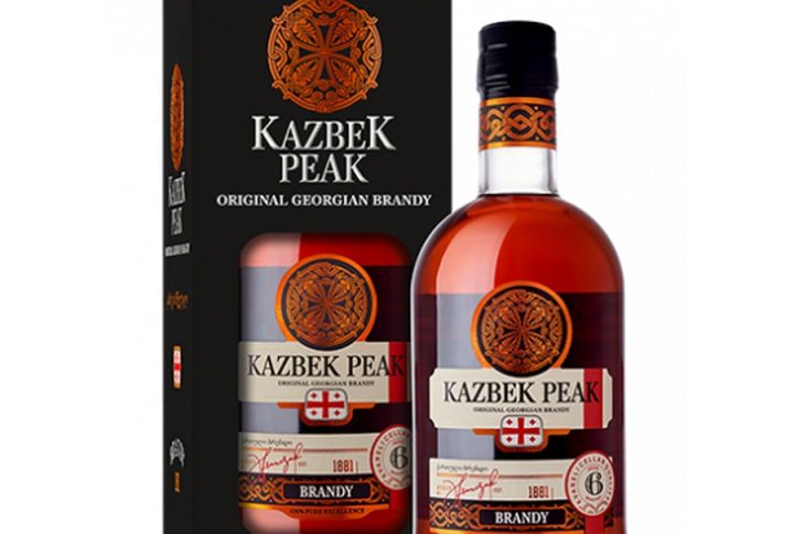 KAZBEK PEAK AGED 6 MONTHS BRANDY,brandy kazbek peak, kazbek peak aged, brandy 6 months, gruzińska brandy, premium brandy, brandy z kartonikiem, brandy 0, 5l, alkohol 36%, delikatna brandy, łagodna brandy, brandy do degustacji, brandy prezentowa, brandy na prezent, brandy aged, gruziński alkohol, wysokiej jakości brandy, brandy półlitrowa, brandy z Gruzji, brandy kolekcjonerska, brandy elegancka, brandy premium gift, brandy w pudełku, aged brandy georgia, kazbek peak brandy tasting, brandy smooth flavor
