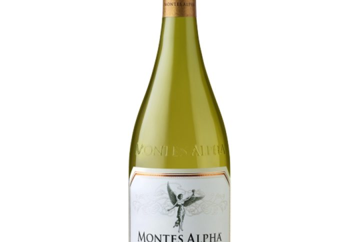 MONTES ALPHA CHARDONNAY, montes alpha chardonnay, montes chardonnay, chardonnay chile, premium chardonnay, chardonnay z casablanca valley, chilijskie wino białe, wino białe wytrawne, chardonnay beczkowe, aromaty tropikalne w winie, wino o wysokiej koncentracji, wino do ryb i owoców morza, wino do drobiu, chardonnay z nutą wanilii, wino fermentowane w beczce, wino o pełnym ciele, wino z wysokim alkoholem, wino z chile premium, montes alpha seria, chardonnay złożone, wino o kremowej teksturze, wino gastronomiczne, wino do eleganckich kolacji, wino na prezent, wino z rocznika 2022,