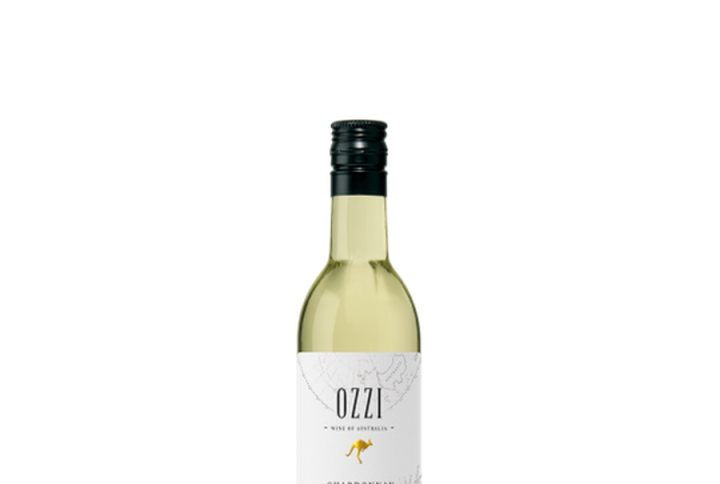 OZZI Chardonnay – nowoczesne, praktyczne chardonnay mini z Australii. chardonnay mini – idealne wino single serve na każdą okazję. wino białe wytrawne – świeże, rześkie, idealne do jedzenia. wino australijskie – chardonnay Australia w kompaktowym wydaniu. mała butelka wina – wygodne wino porcjowane, wino w małym formacie. wino 0,187 l – praktyczny rozmiar na raz, bez resztek. wino na prezent – oryginalny, nowoczesny format. wino do kolacji – świetne do lekkich dań, ryb i sałatek. wino lekkie i wino o umiarkowanej mocy – 12, 5% alkoholu. aromatyczne chardonnay – wino owocowe, wino o świeżym aromacie. wino do ryb i wino do sałatek – uniwersalny towarzysz kuchni. wino single serve, wino porcjowane, wino imprezowe. wino podróżne i wino na wynos – idealne wino z Australii w drodze. wino codzienne – na co dzień, bez okazji, zawsze świeże. wino białe aromatyczne – pełne owoców i świeżości.