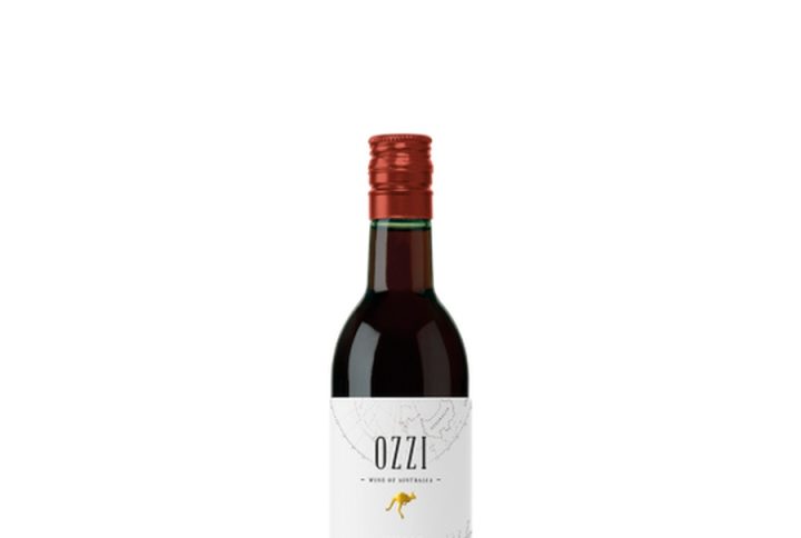 OZZI Shiraz, Shiraz Australia, czerwone wytrawne, mini butelka wina, wino 0, 187l, wino australijskie, Shiraz 13, 5%, owocowe czerwone wino, wino do mięsa, intensywne czerwone, wino na prezent, wino podróżne, mała butelka czerwonego, aromatyczne shiraz, pełne wino czerwone, wino o wysokiej intensywności, wino z Australii, wino na grilla, wino do burgerów, wino o wyrazistym smaku, wino single serve, wino na imprezę, wino do kolacji, wino o aromacie ciemnych owoców,