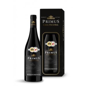 PRIMUS APPASSIMENTO PASSITO PUGLIA, Primus Passito – półwytrawne, czerwone wino z południowej Puglii. Passito rosso – klasyczny styl z podsuszanych winogron. Rosso appassimento – intensywność, głębia i koncentracja smaku. Passito Puglia – wino z gorącego regionu Włoch. IGT Puglia Rosso – gwarancja pochodzenia i jakości. Wino z podsuszanych winogron – naturalna słodycz i gęsta struktura. Wino czerwone półwytrawne– idealne wino do deserów i wieczornego relaksu. Wino prezentowe z kartonikiem – gotowe, eleganckie wino na prezent.
