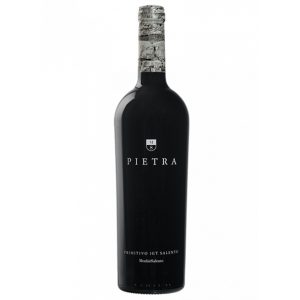 PIETRA PRIMITIVO, PIETRA Primitivo – wyraziste, pełne wino czerwone z Apulii. Primitivo 14% – wino o wysokiej zawartości alkoholu, ale harmonijne i gładkie. Primitivo z Włoch – klasyczne wino czerwone włoskie z południowego regionu. Intensywne czerwone wino – głęboki kolor, skoncentrowany aromat, długi finisz. Primitivo półwytrawne – delikatna słodycz owocowa, świetna pijalność. Wino o ciemnych owocach – śliwka, jeżyna, wiśnia, nuty konfitury. Wino o aksamitnych taninach – gładka, przyjemna struktura. Wino do mięs, wino do makaronów, wino do pizzy – wszechstronne wino gastronomiczne. Wino na prezent – elegancka butelka, wyrazisty styl, południowy charakter. Wino z Apulii – esencja włoskiego południa w kieliszku.
