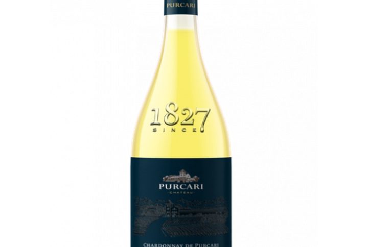 NOCTURNE Chardonnay – klasyczne chardonnay w nowoczesnym wydaniu, chardonnay 0, 75l – idealna pojemność na wspólny wieczór, wino białe wytrawne – stylowe, eleganckie, z charakterem, aromatyczne chardonnay – intensywny, ale harmonijny bukiet, wino na kolację – świetny wybór do wielu dań, wino do ryb i wino do drobiu – perfekcyjny partner kulinarny, chardonnay z nutami owoców – jabłko, gruszka, brzoskwinia, cytrusy, wino o 13% alkoholu – pełne, ale wciąż lekkie w odbiorze, wino eleganckie, wino świeże, wino owocowe – połączenie stylu i przyjemności, wino na prezent – bezpieczny, a jednocześnie ciekawy wybór, wino do makaronu i wino do sałatek – uniwersalne w kuchni, wino półwytrawne stylowo – przyjazne dla szerokiego grona odbiorców, wino codzienne – idealne na co dzień i od święta, chardonnay premium – jakość, którą czuć w kieliszku, wino o łagodnym finiszu i wino o zbalansowanej kwasowości – harmonia od początku do końca, wino lekkie i wino uniwersalne – pasuje do wielu okazji, wino stołowe jakościowe oraz wino białe aromatyczne – klasa sama w sobie,