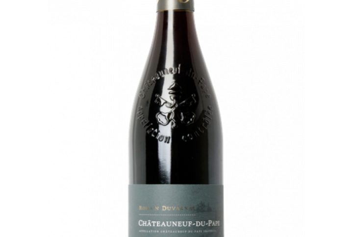 ROMAIN DUVERNAY CHATEAUNEUF DU PAPE, romain duvernay – uznany producent z Doliny Rodanu, chateauneuf du pape – jedna z najbardziej prestiżowych apelacji Francji, chateauneuf du pape rouge – klasyczny, czerwony styl regionu, francuskie wino czerwone – wytrawne, szlachetne i długowieczne, wino z Rodanu – pełne słońca i południowego charakteru, rodane południowe – źródło bogatych, zmysłowych czerwieni, grenache blend – oparty na old vines grenache i tradycyjnych odmianach, mocne czerwone wino – wino 15% o ogromnej koncentracji, aromaty czerwonych owoców i aromaty przypraw – podpis regionu, wino do dojrzewania – idealne jako wino kolekcjonerskie, gęste i skoncentrowane, pełne ciało, rich red wine, structured red wine, wine for decanting, intense red wine, french grenache blend – esencja wino z południa Francji, top rhone wine – wybór dla wymagających koneserów,