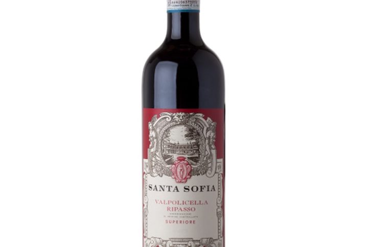 SANTA SOFIA VALPOLICELLA RIPASSO SUPERIORE, valpolicella ripasso – klasyczny styl z dodatkowymi warstwami smaku i aromatu. valpolicella ripasso superiore – wyższa koncentracja, dojrzewanie, głębia. valpolicella santa sofia – renomowany producent z tradycją. wino czerwone włoskie – esencja włoskiej kultury w kieliszku. wino wytrawne – idealne do jedzenia, harmonijne i eleganckie. ripasso superiore doc – gwarancja jakości i pochodzenia. wino z Wenecji – klimat Veneto zamknięty w butelce. corvina, corvinone, rondinella – klasyczne szczepy Valpolicelli. wino do mięs – doskonałe do wołowiny, jagnięciny i dziczyzny. bogate czerwone wino – pełne, skoncentrowane, wielowymiarowe. aromatyczne czerwone wino – intensywny bukiet owoców i przypraw. wino dojrzewające – z potencjałem rozwoju w butelce. wino z Włoch – klasyka europejskiego winiarstwa. klasyczne Valpolicella – tradycja w nowoczesnym wydaniu. intensywne czerwone wino – mocne, ale harmonijne. wino o wysokiej jakości – staranna selekcja i dopracowana winifikacja. wino 14% – solidna struktura i ciepło w finiszu. wino na prezent – elegancki wybór na każdą okazję. wino z regionu Veneto – charakterystyczny styl północnych Włoch. ripasso tradycyjne – metoda oparta na doświadczeniu pokoleń. wino o głębokim smaku – wielowarstwowe, złożone, satysfakcjonujące. pełne czerwone wino – gęste, aksamitne, długie. wino premium włoskie – wybór dla wymagających.