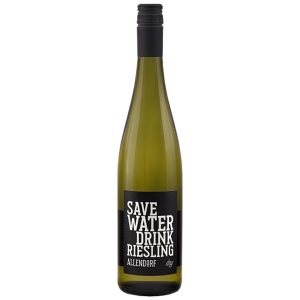 SAVE WATER DRINK RIESLING, SAVE WATER DRINK RIESLING – chwytliwa nazwa i świetna jakość w kieliszku, riesling niemiecki – klasyka w nowoczesnym wydaniu, wino białe wytrawne – czyste, bez zbędnej słodyczy, wino z Niemiec – kraj, który słynie z rieslinga, aromatyczne białe wino – intensywny nos, pełen owoców i cytrusów, świeży riesling – rześki, energetyczny, pełen życia, wino na prezent – efektowna butelka i pewny wybór, wino do ryb i wino do sałatek – idealny partner do lekkiej kuchni, wino mineralne – wyraźna, kamienna struktura, cytrusowe aromaty – limonka, cytryna, grejpfrut, wino lekkie – pijalne, nieprzytłaczające, wino na co dzień – uniwersalne i przystępne, butelka 0, 75l – klasyczny format na wspólne chwile, wino 12% – idealny balans alkoholu i świeżości, riesling wytrawny – bez słodyczy, z wyrazistą kwasowością, nowoczesne wino białe – stylowe, świeże, aktualne, wino o wysokiej kwasowości – rześkie i pobudzające, wino rześkie i wino owocowe – pełne energii i soczystości, niemiecki riesling wytrawny – klasyka gatunku w jakościowym wydaniu, wino dla miłośników rieslinga – spełni oczekiwania fanów szczepu, wino młode – nastawione na świeżość i lekkość, wino jakościowe – dopracowane, czyste, spójne, wino europejskie – wpisane w tradycję kontynentu,