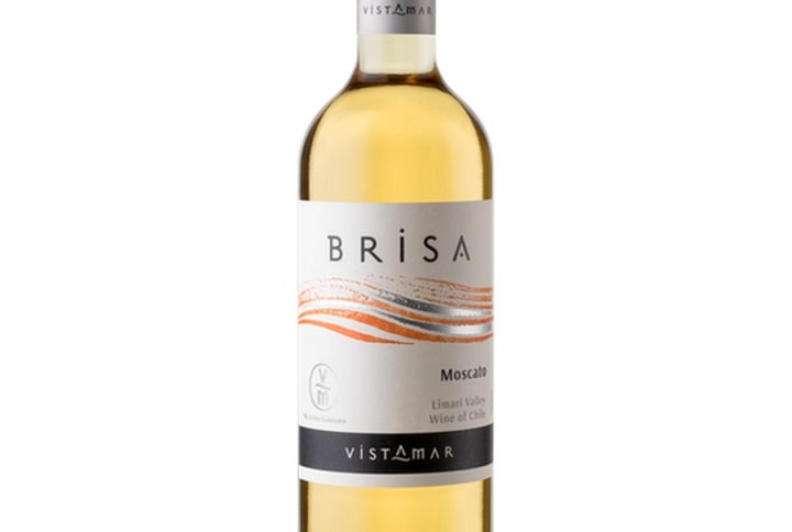 Vistamar Brisa Moscato – rozpoznawalna nazwa i konsekwentnie wysoka jakość. wino moscato – klasyczny, uwielbiany na całym świecie styl. moscato półsłodkie – idealny balans między słodyczą a świeżością. wino chilijskie moscato – połączenie nowoczesności i słonecznego klimatu Ameryki Południowej. aromatyczne wino białe – intensywny bukiet owoców i kwiatów. wino o niskiej kwasowości – miękkie, łagodne, niezwykle pijalne. wino lekkie i owocowe – idealne na każdą okazję. wino o aromacie brzoskwiń i wino o aromacie kwiatowym – zmysłowy, zapadający w pamięć profil. wino na lato i wino do deserów – uniwersalne zastosowanie. wino półsłodkie białe oraz wino muscat – klasyka w nowoczesnym wydaniu. wino świeże i aromatyczne – zawsze przyjemne, zawsze pijalne. wino o niskim alkoholu w odczuciu – idealne na długie wieczory. wino na prezent – bezpieczny, elegancki wybór. wino dla początkujących – łatwe do pokochania od pierwszego łyka. wino owocowe i wino delikatne – dla miłośników miękkich, słodkich smaków. wino z Chile – gwarancja słońca, dojrzałości i charakteru. wino o słodkim profilu – idealne dla fanów słodszych win. wino relaksacyjne i wino do spotkań – buduje atmosferę luzu i radości. wino łatwe w piciu – zero zadęcia, maksimum przyjemności. wino aromatyczne białe z nutami tropikalnymi – egzotyczny akcent w kieliszku.