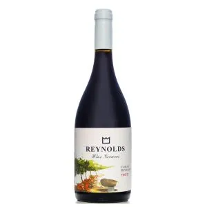Carlos Reynolds Tinto, czerwone wytrawne wino, full-body red wine, dobrze zbudowane wino, wino Alentejo VR, Reynolds Wine Growers, Alto Alentejo, Alentejo, Portugalia, portugalskie wino czerwone, Alicante Bouschet, Trincadeira, Tinta Amarela, Syrah, nuty czarnej porzeczki, dojrzała śliwka i wiśnia, korzenne przyprawy, aksamitne taniny, ręczny zbiór winogron, 12-miesięczne starzenie w dębie francuskim , minimalna filtracja, wino wegańskie, wino do steka, wino do jagnięciny, wino do makaronów w sosie pomidorowym ,wino do serów dojrzewających, codzienne wino z charakterem, wino na prezent, wino na elegancką kolację, wino na spotkanie z przyjaciółmi, kup Carlos Reynolds Tinto online , Carlos Reynolds Tinto cena i opinie, gdzie kupić Carlos Reynolds Tinto , najlepsze wino Alentejo VR,